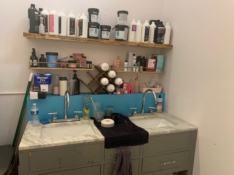 More Photos Of 1544 DeKalb Ave, Brooklyn Storefront Retail Office For Lease