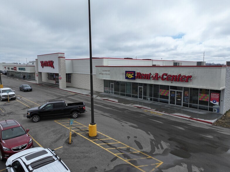 More Photos Of 700 11th St SW, Spencer General Retail For Sale