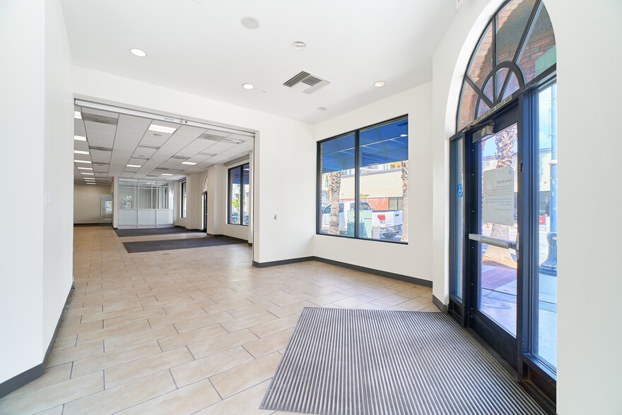 More Photos Of 108 W 3rd St, Long Beach Restaurant For Lease