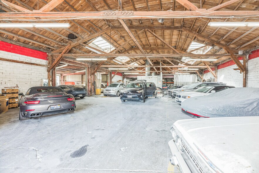 More Photos Of 6009-6017 International Blvd, Oakland Auto Repair For Sale