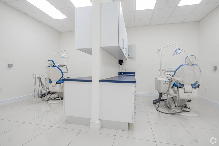 More Photos Of 2905-3025 West Ave, San Antonio Storefront For Lease