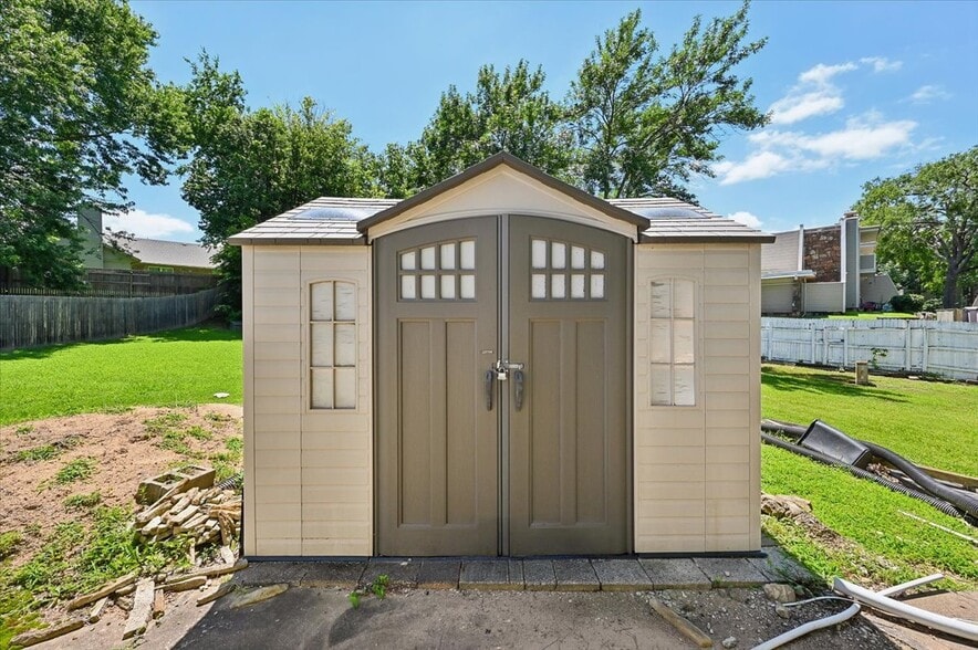 More Photos Of 4940 E 73rd St, Tulsa Office For Sale