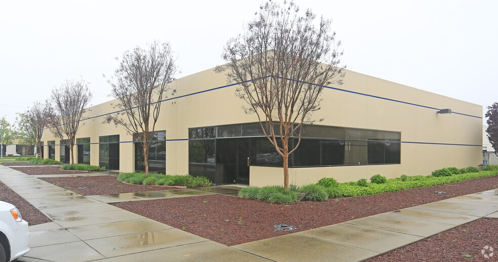 More Photos Of 14451-14477 Catalina St, San Leandro Research And Development For Lease