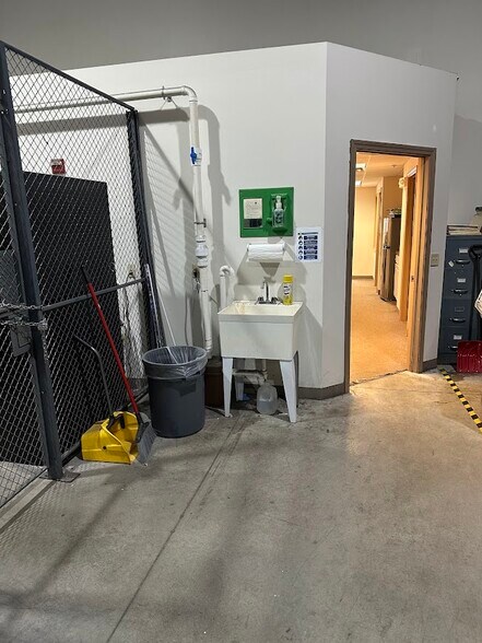 More Photos Of 13 Delta Dr, Londonderry Light Manufacturing For Sale