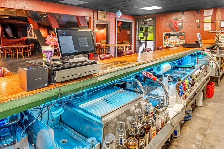 More Photos Of 1623 W 15th St, Panama City Bar For Sale