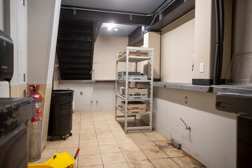 More Photos Of 25000 US 59 Rd, El Campo Flex For Sale