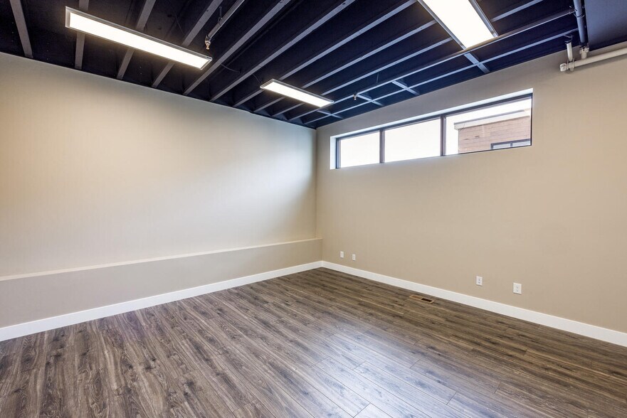 More Photos Of 4554 Forestdale Dr, Park City Showroom For Sale