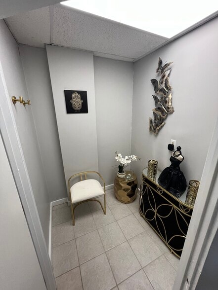 More Photos Of 4963 NW Radial Hwy, Omaha Storefront For Lease