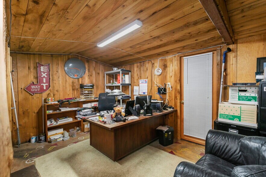 More Photos Of 3530 NE Old Belfair Hwy, Belfair Convenience Store For Sale