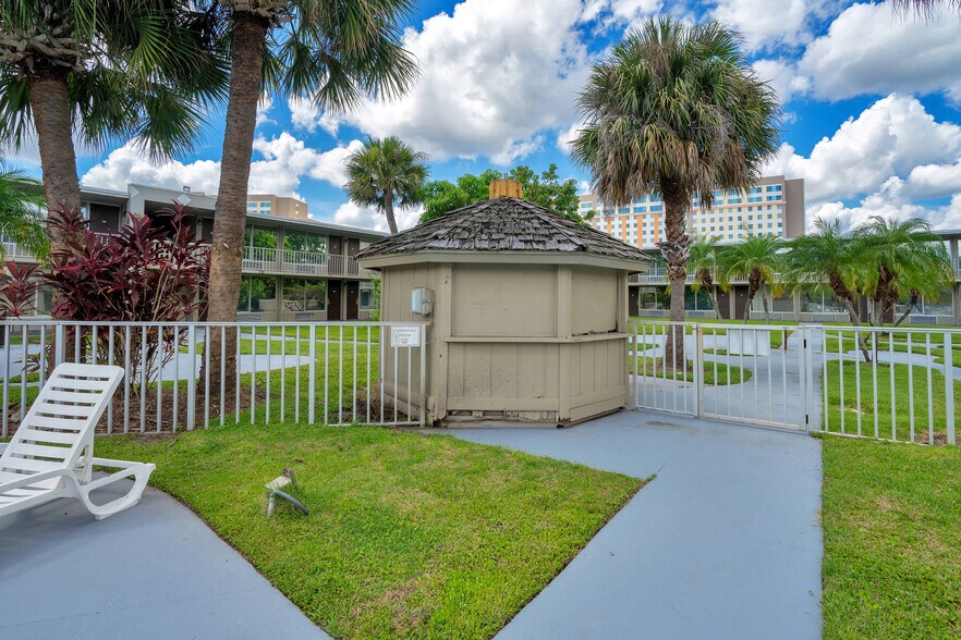More Photos Of 5858 International Dr, Orlando Hotel For Sale