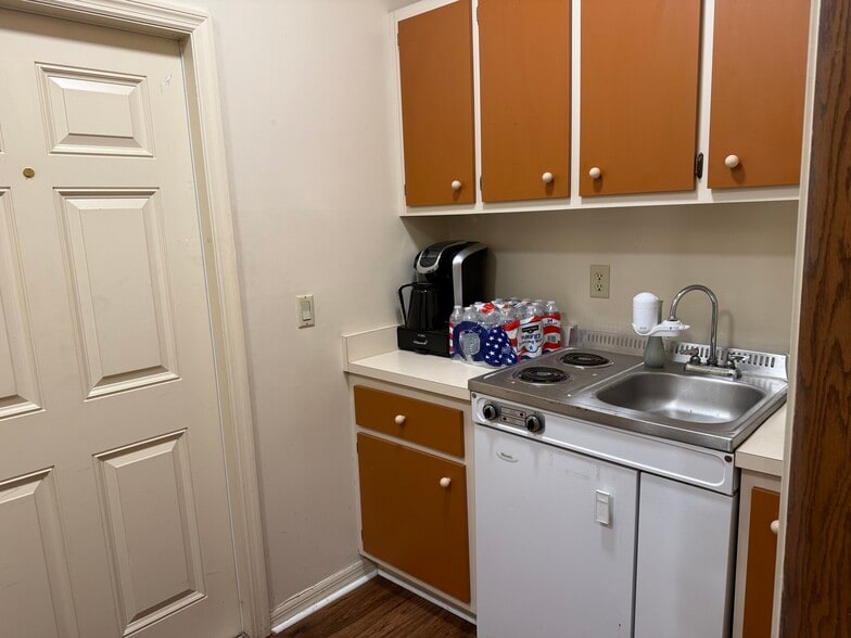 More Photos Of 500 NE 8th Ave, Ocala Office For Sale