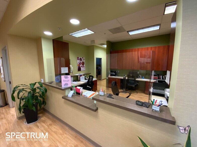 More Photos Of 21060 Centre Pointe Pky, Santa Clarita Medical For Sale