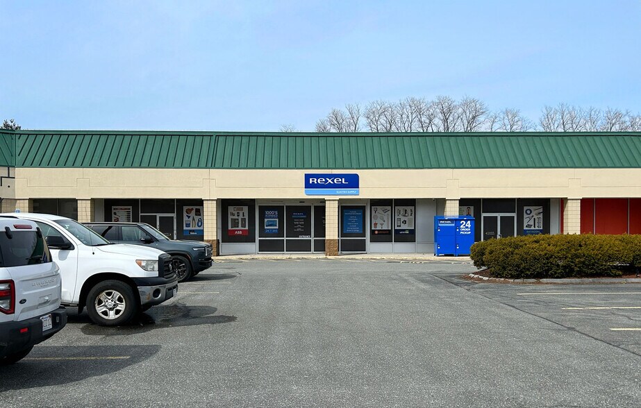 More Photos Of 8-10 Newbury St, Danvers Unknown For Lease