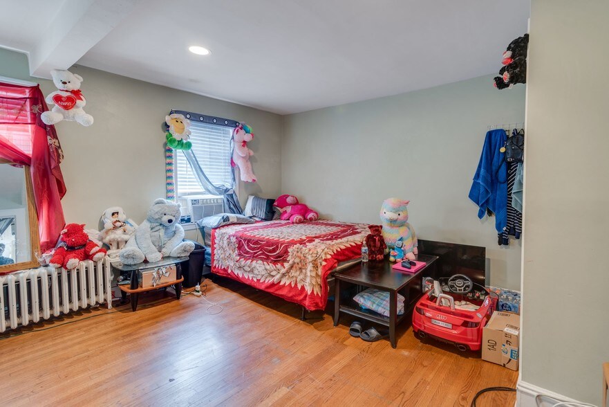 More Photos Of 53 Audrey Ave, Oyster Bay Storefront Retail Residential For Sale
