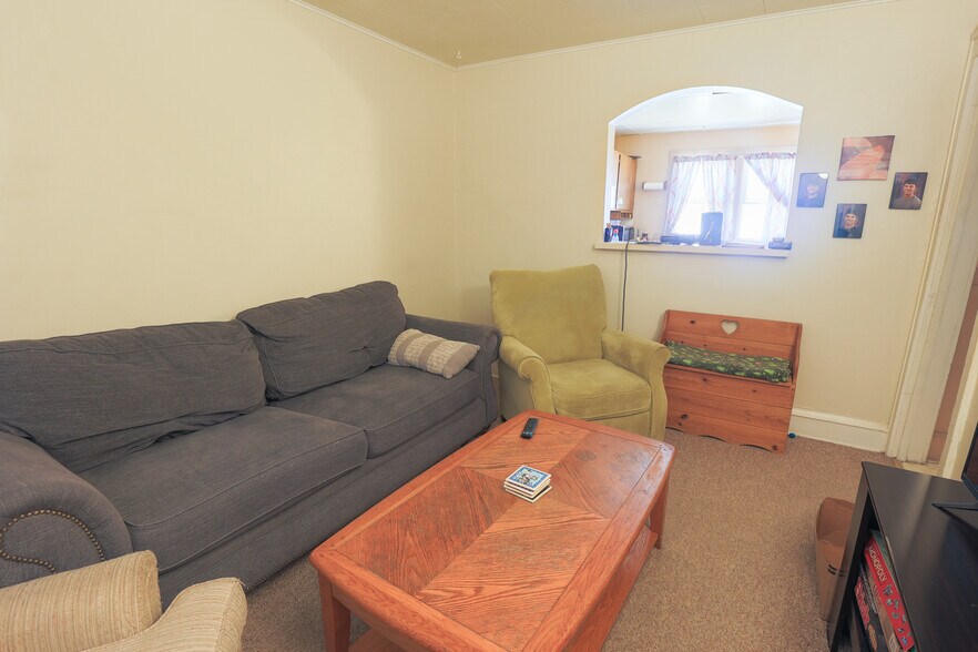 More Photos Of 3700 E Pulaski Ave, Cudahy General Retail For Sale