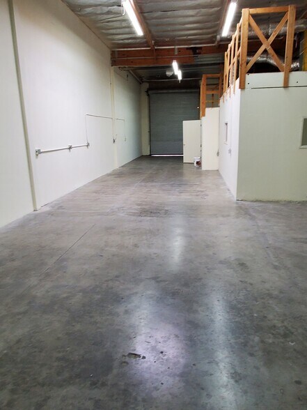 More Photos Of 9001 Oso Ave, Chatsworth Industrial For Lease
