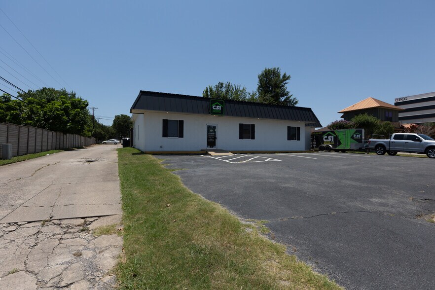 More Photos Of 706 Springdale Rd, Bedford Office For Sale