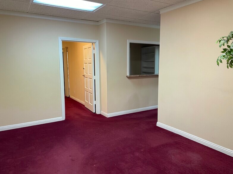 More Photos Of 71650 Sahara Rd, Rancho Mirage Office For Lease