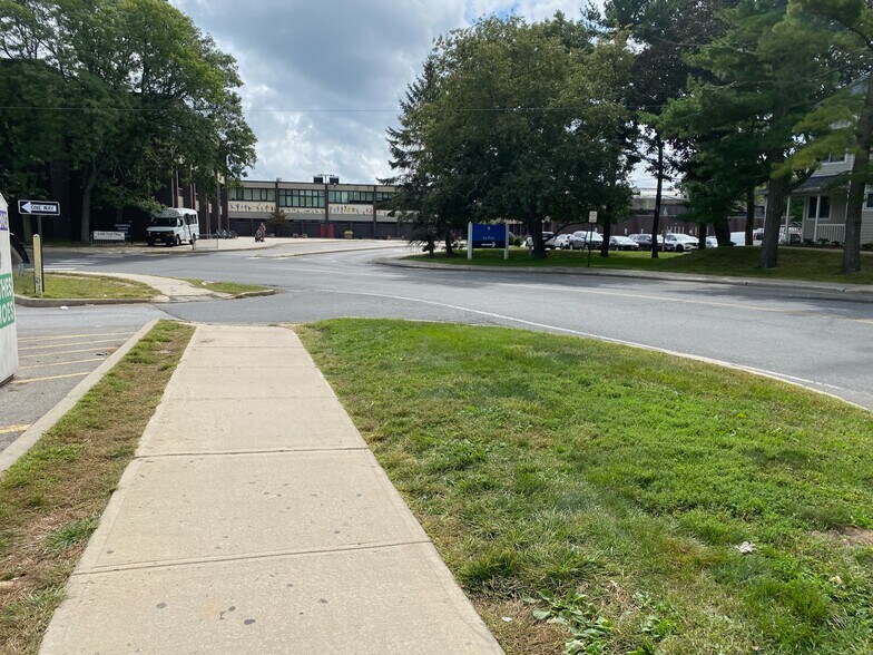 More Photos Of 1333 Boston Post Rd, Larchmont Freestanding For Lease