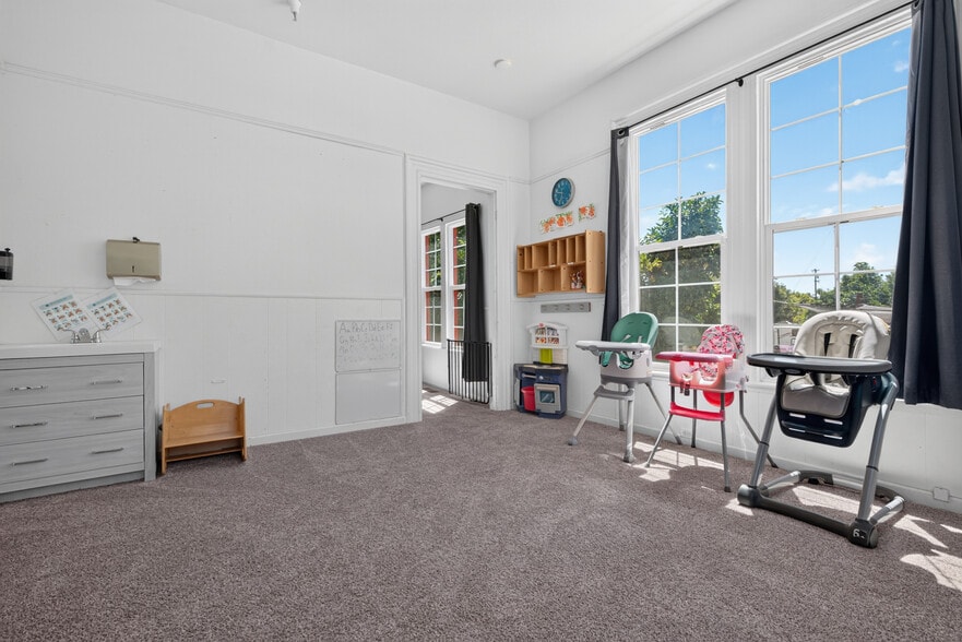 More Photos Of 530 N Cloverdale Blvd, Cloverdale Specialty For Sale