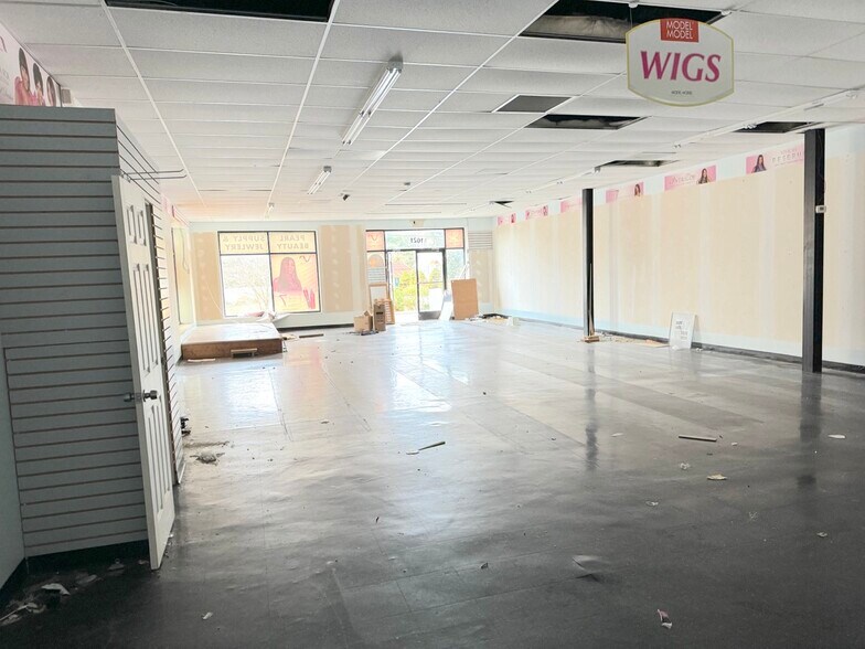 More Photos Of 1025 N Pearl St, Bridgeton Storefront For Lease