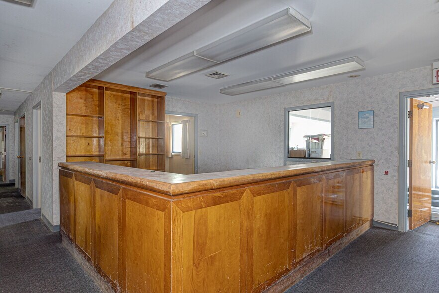 More Photos Of 1906 Warm Springs Rd, Columbus Medical For Sale