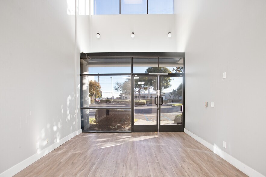 More Photos Of 1351 S Lewis St, Anaheim Warehouse For Sale