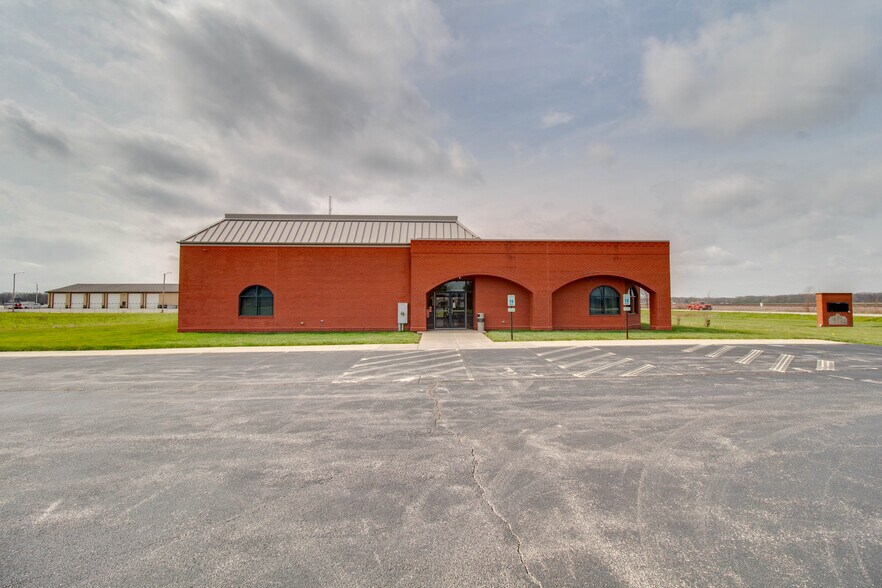 More Photos Of 18400 Shipman Rd, Carlinville Schools For Sale