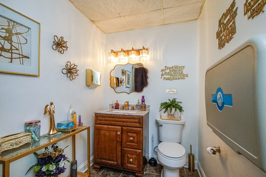 More Photos Of 2362 W Broad St, Athens Freestanding For Sale