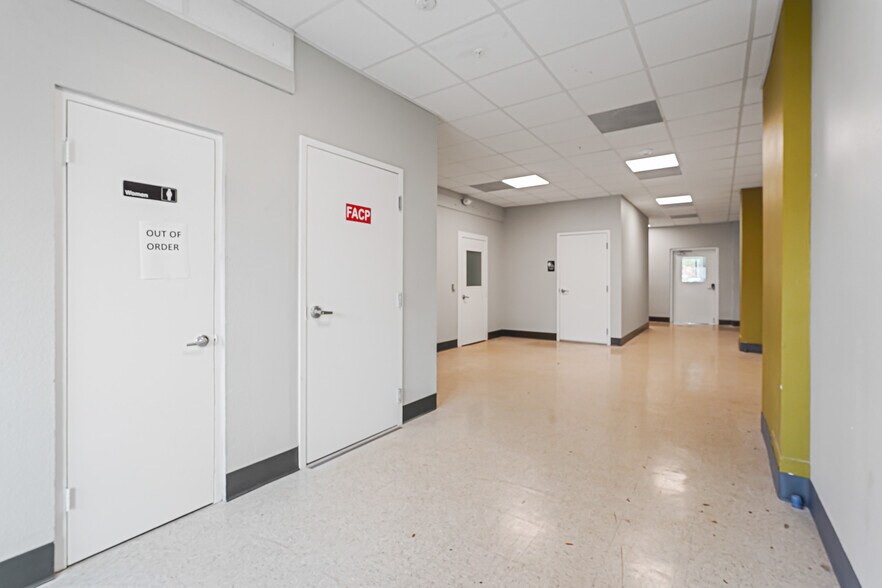 More Photos Of 817 Manatee Ave W, Bradenton Medical For Lease