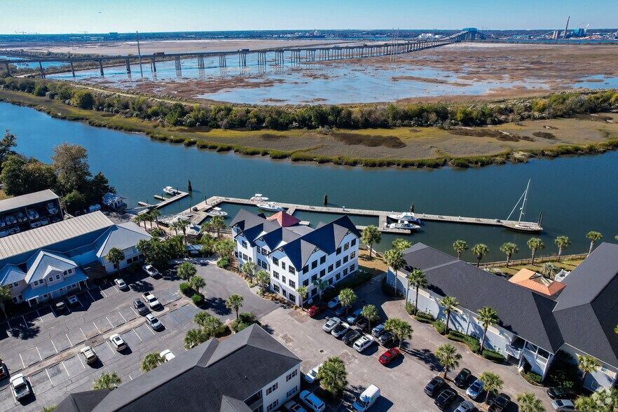 More Photos Of 670 Marina Dr, Charleston Office For Lease