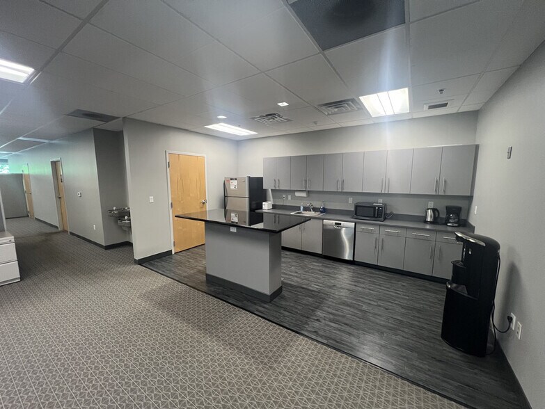 More Photos Of 45525 Grand River Ave, Novi Office For Lease