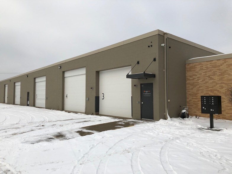 More Photos Of 3755 N Dunlap St, Arden Hills Light Manufacturing For Lease