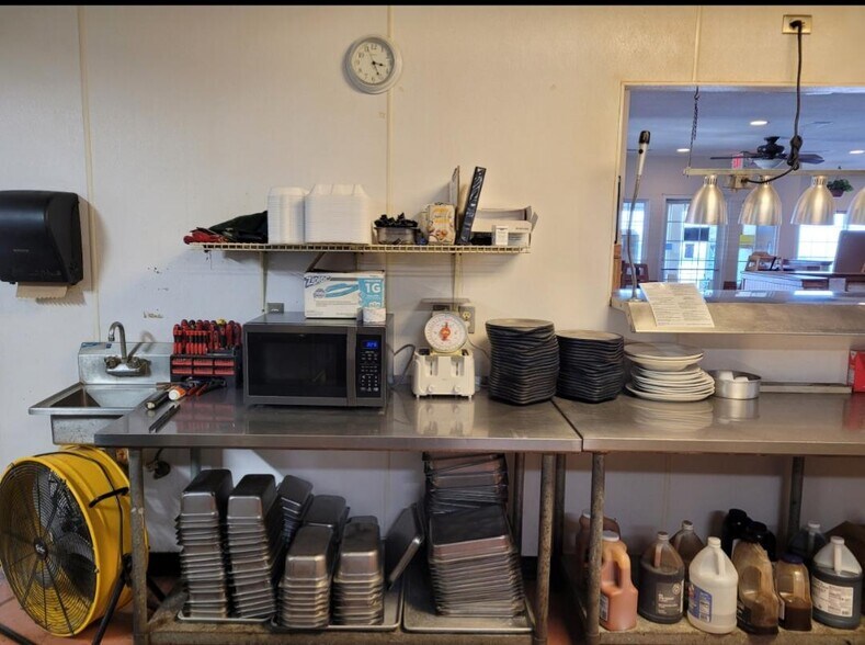 More Photos Of 1703 Oak St, Canton General Retail For Sale