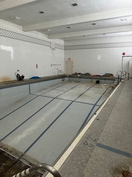 More Photos Of 220 S Madison St, Rockford Specialty For Sale