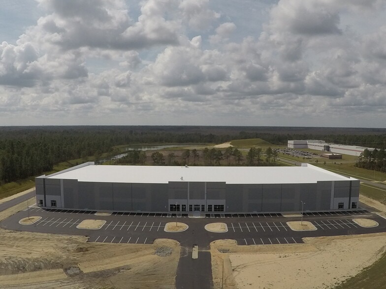 More Photos Of 33 Acme Way, Wilmington Distribution For Lease