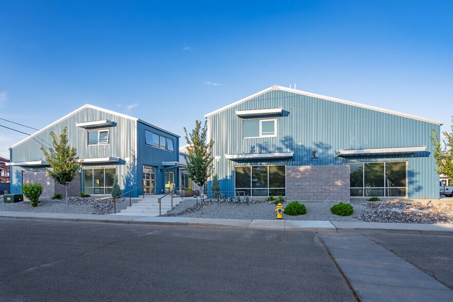 More Photos Of 1189 Parkway Dr, Santa Fe Showroom For Sale