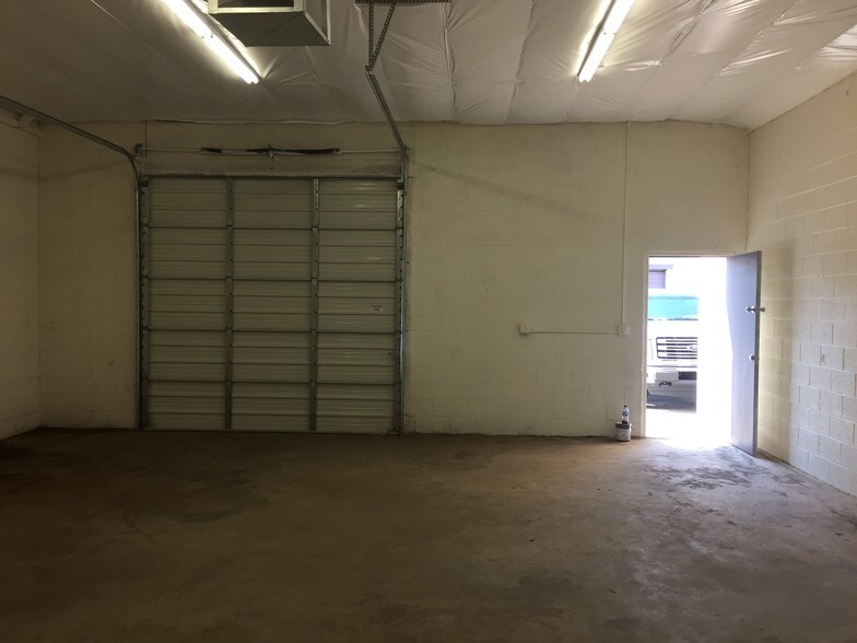 More Photos Of 7505-7515 N 69th Ave, Glendale Service For Lease