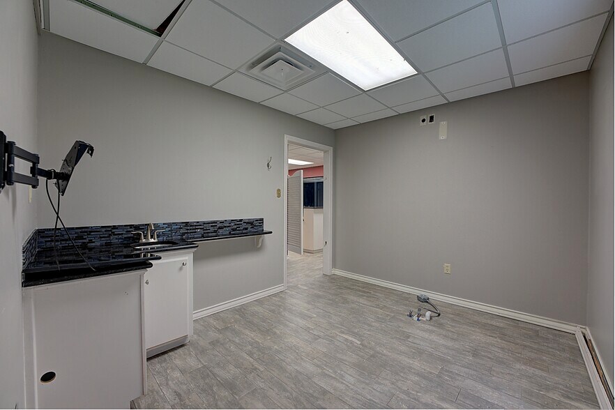 More Photos Of 1015 E 35th St, Texarkana Medical For Sale