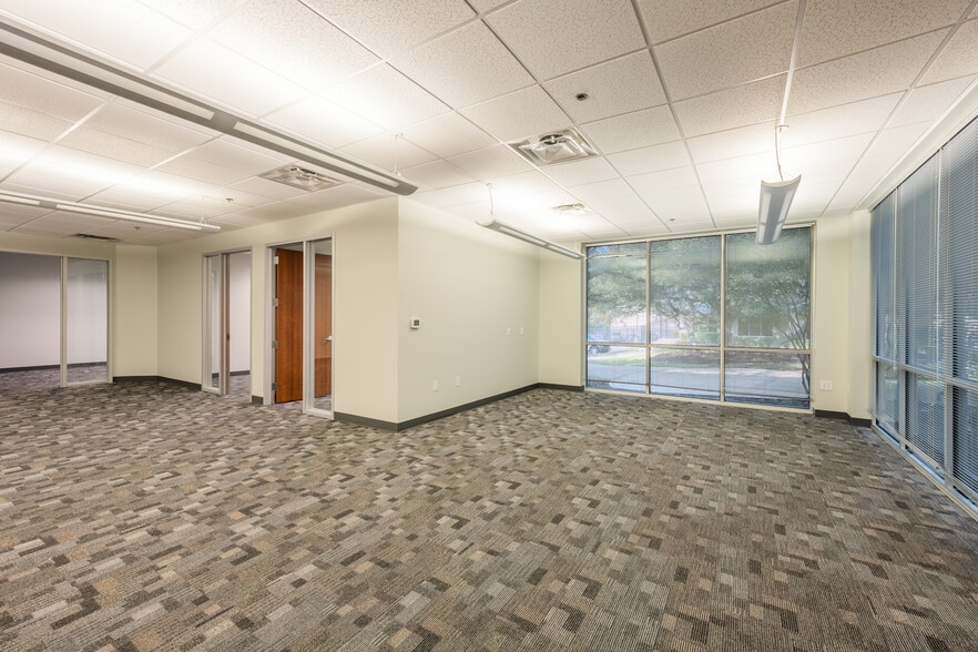 More Photos Of 5555 Northwest Pky, San Antonio Office For Lease