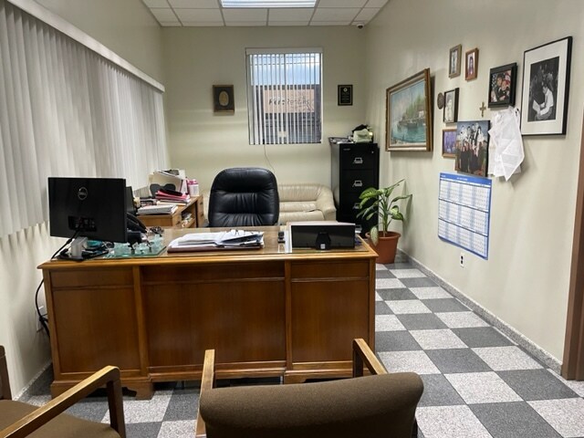 More Photos Of 18-81 Steinway St, Astoria Warehouse For Sale