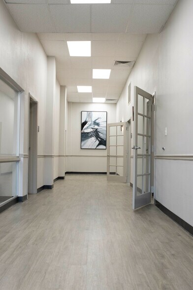 More Photos Of 9675 4th St N, Saint Petersburg Veterinarian Kennel For Lease