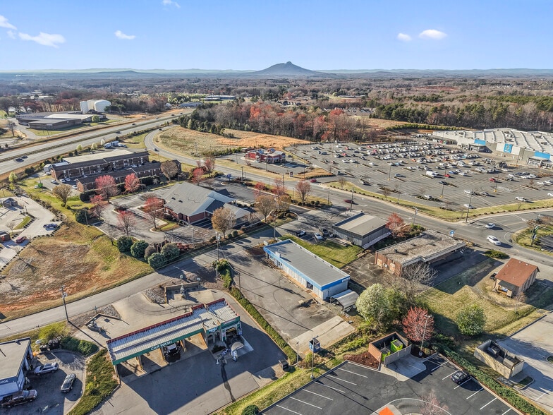 More Photos Of 111 Angela Dr, King General Retail For Sale