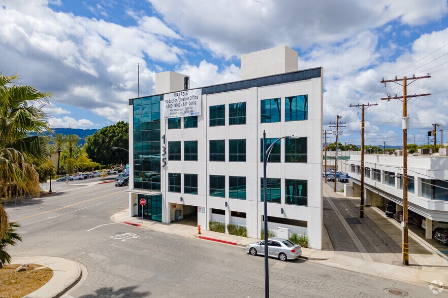 More Photos Of 135 W Magnolia Blvd, Burbank Loft Creative Space For Lease