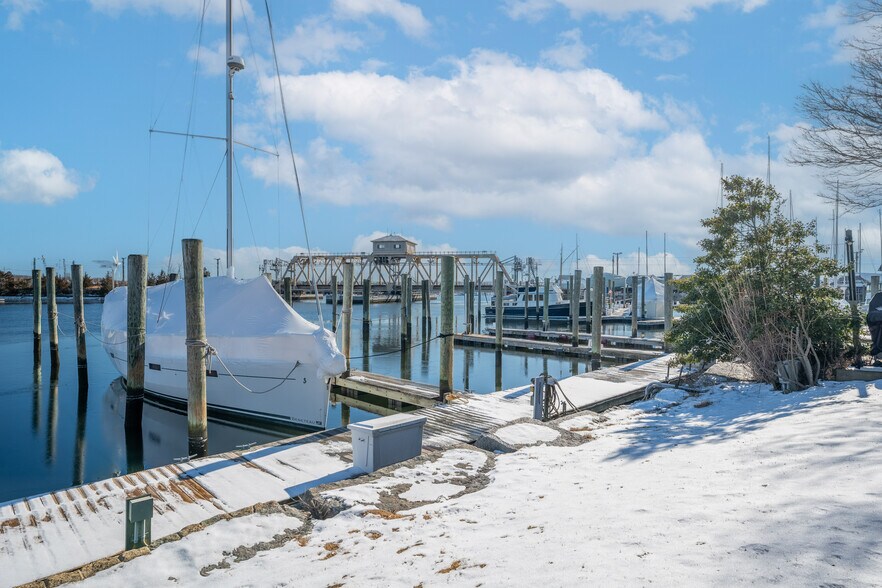 More Photos Of 47 Water St, Mystic Marina For Sale