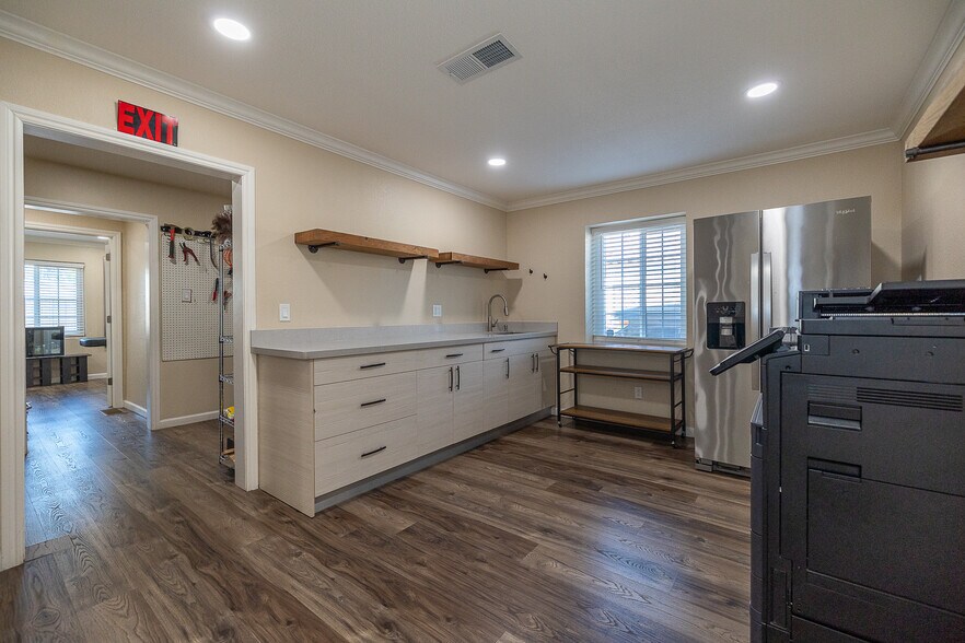 More Photos Of 25 E Hedding St, San Jose Office For Lease