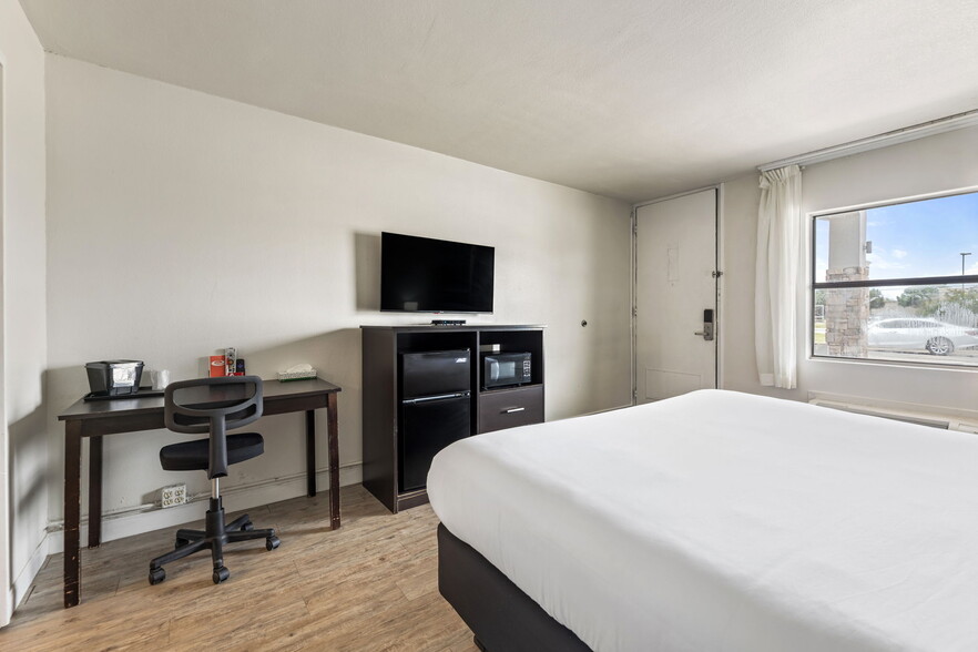 More Photos Of 108 FM 1821, Mineral Wells Hotel For Sale