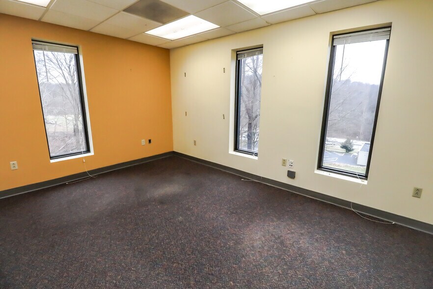 More Photos Of 520 Pleasant Valley Rd, Trafford Office For Sale