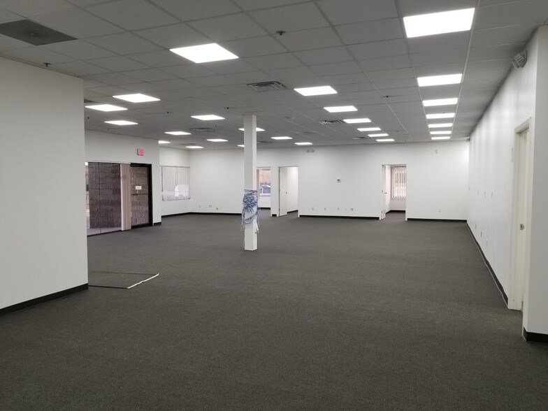 More Photos Of 90 Adams Ave, Hauppauge Office For Lease