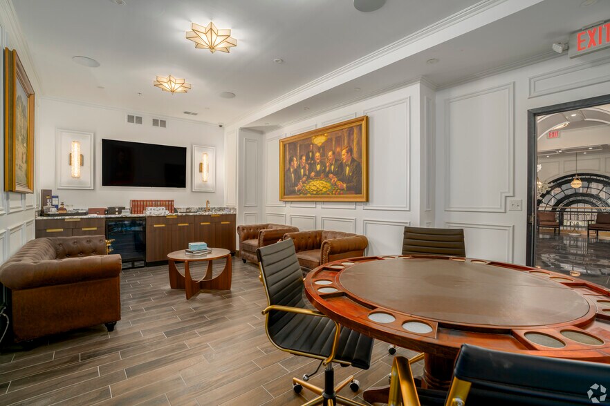 More Photos Of 28 N Saginaw St, Pontiac Office For Lease